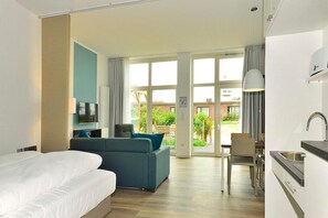 Fernseher, Bücher, Stereoanlage