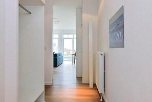 Télévision, livres, chaîne hi-fi