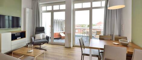 Fernseher, Bücher, Stereoanlage