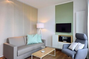 Fernseher, Bücher, Stereoanlage