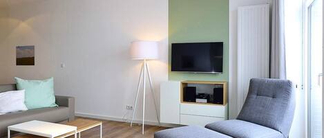 Tv, böcker och en stereo