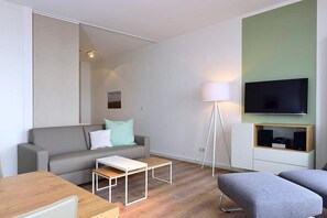 Fernseher, Bücher, Stereoanlage