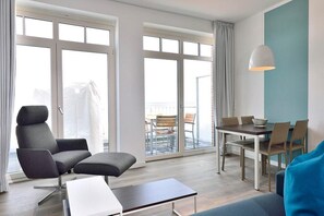 Fernseher, Bücher, Stereoanlage