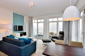 Fernseher, Bücher, Stereoanlage