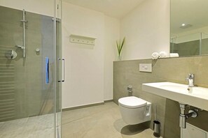Dusche, Haartrockner, Handtücher