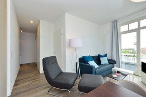 Télévision, livres, chaîne hi-fi