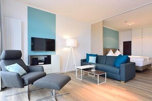 Fernseher, Bücher, Stereoanlage