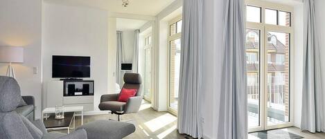 Téléviseur, livres, chaßne audio