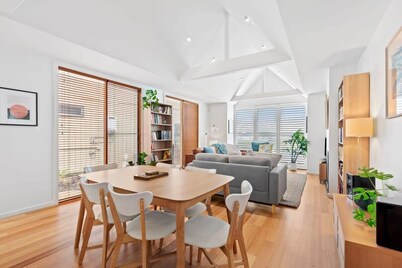 Coastal Chic, 500m to beach and pet friendly