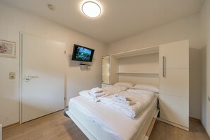 2 bedrooms, iron/ironing board, free WiFi
