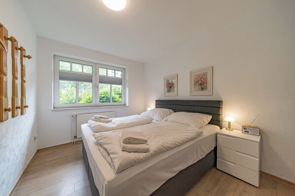 2 bedrooms, iron/ironing board, free WiFi