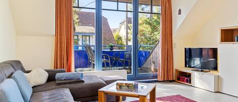 Fernseher, DVD-Player, Stereoanlage