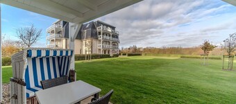 Family-friendly vacation apartment near the beach with sauna, terrace and beach chair
