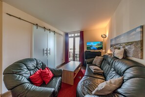 TV, fireplace, DVD player, stereo