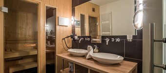 Family-friendly vacation apartment near the beach with sauna, terrace and beach chair