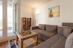 TV, DVD player, books, stereo