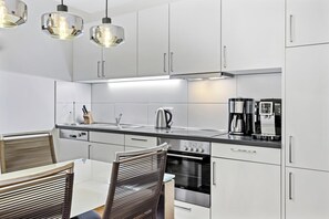 Réfrigérateur, four, plaque de cuisson, lave-vaisselle