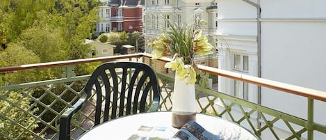 تناول الطعام بالخارج