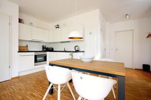 Kühlschrank, Ofen, Herdplatte, Geschirrspüler