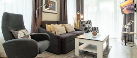 Fernseher, DVD-Player, Stereoanlage