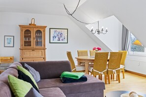 Fernseher, DVD-Player, Stereoanlage