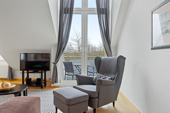 Tv, dvd-spelare och en stereo