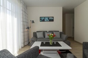 Télévision, lecteur de DVD, chaîne hi-fi