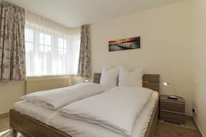 3 bedrooms, free WiFi - Familien-ferienwohnung mit Zwei Balkonen und Zwei Bädern - nur 300 m zum Strand! (Ostseebad Kühlungsborn)