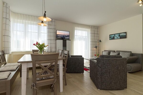 Téléviseur, lecteur de DVD, chaîne audio