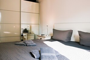 1 slaapkamer, een strijkplank/strijkijzer, gratis wifi