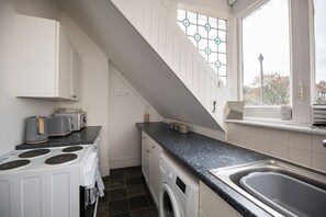 冷蔵庫、電子レンジ、オーブン、コーヒー / ティーメーカー