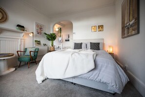 1 室のベッドルーム、デスク、WiFi