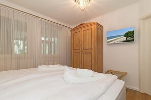 1 bedroom, iron/ironing board, free WiFi