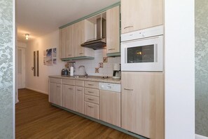 Réfrigérateur, four, plaque de cuisson, lave-vaisselle