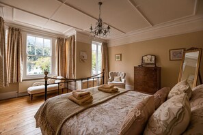 5 bedrooms, desk, iron/ironing board, travel cot