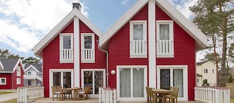 Great vacation home with infrared sauna, fireplace and south-facing terrace - 700 m to the beach!