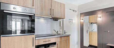 Réfrigérateur, four, plaque de cuisson, lave-vaisselle