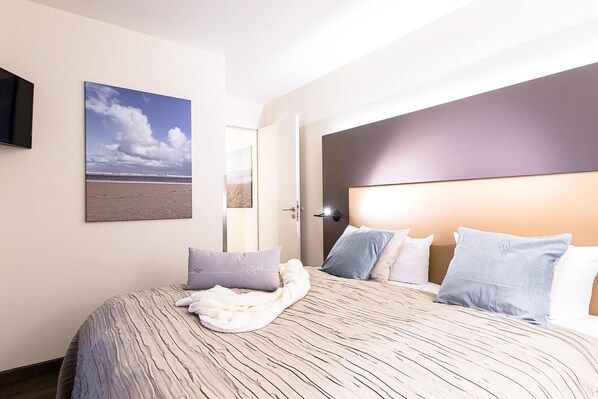 2 bedrooms, travel cot, free WiFi