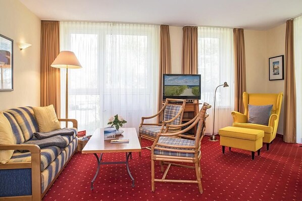 TV, books, music library, stereo