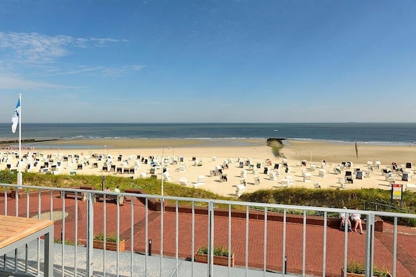 På stranden