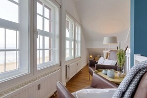 Fernseher, DVD-Player, Stereoanlage
