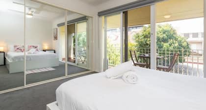 Holiday city getaway tram to city wifi parking