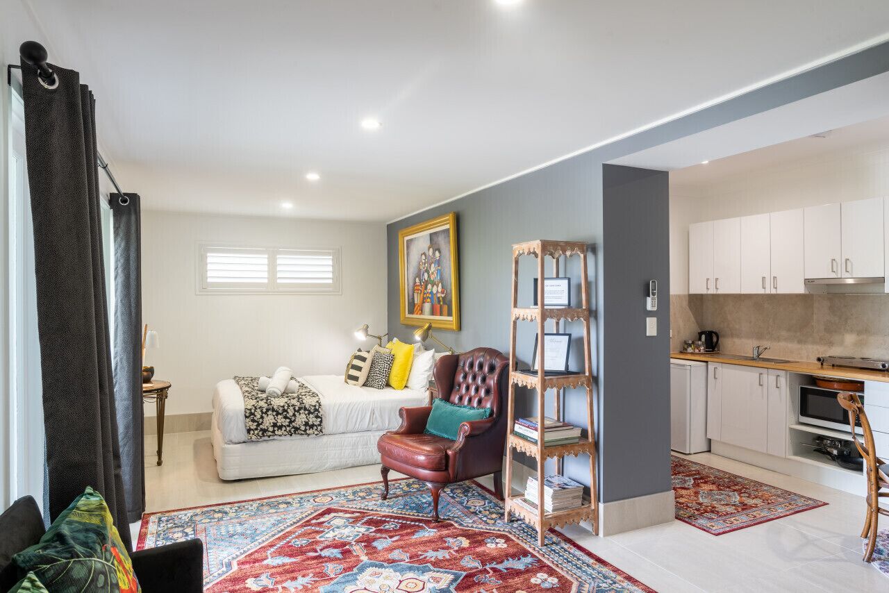 Desk, iron/ironing board, WiFi, bed sheets