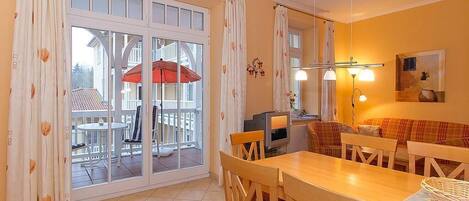 Fernseher, DVD-Player, Stereoanlage