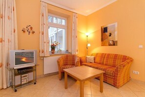 Fernseher, DVD-Player, Stereoanlage