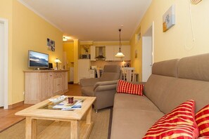 TV, DVD player, livros, aparelho de som