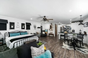 1 Schlafzimmer, Schreibtisch, Bügeleisen/Bügelbrett, WLAN