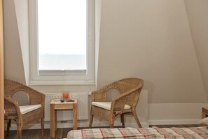 Unclassified image, 5 of 17, button