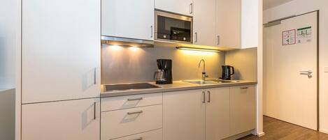 Fridge, stovetop, dishwasher, coffee/tea maker