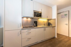 Fridge, stovetop, dishwasher, coffee/tea maker - Tolles, Modernes Inselapartment mit Sonniger Terrasse Inkl. Saunabereich im Haus (Langeoog)